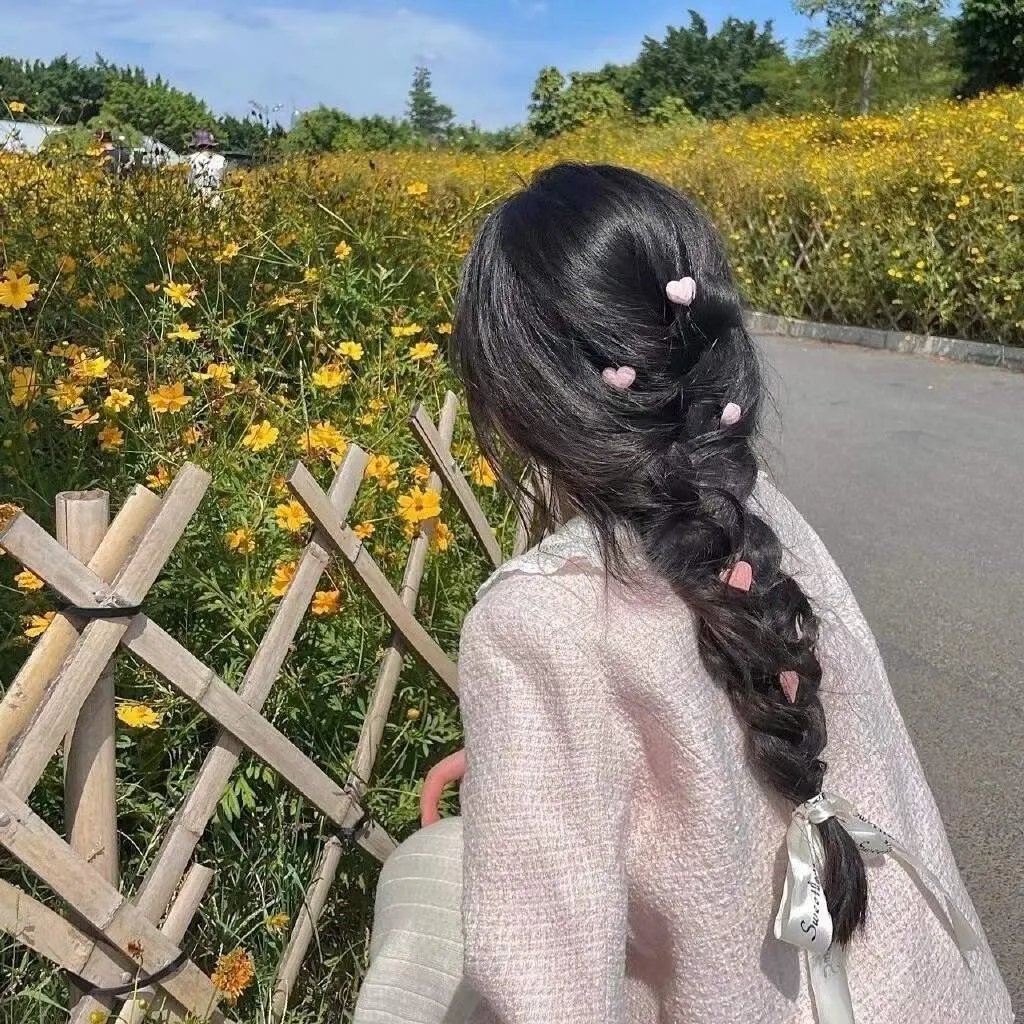 夏日天空的那匹红马